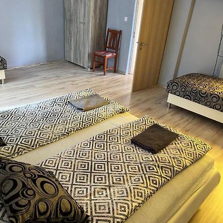 3 Lépés Apartman Appartamento Miskolc Esterno foto